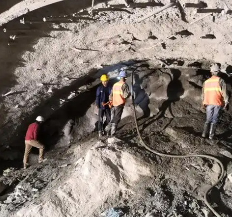 仪陇拱顶带模注浆料的施工流程及注意事项